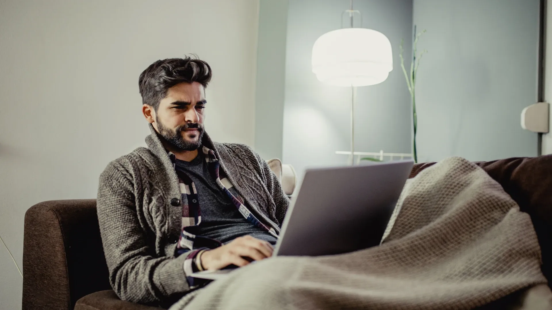 Software Enginner is working remotely